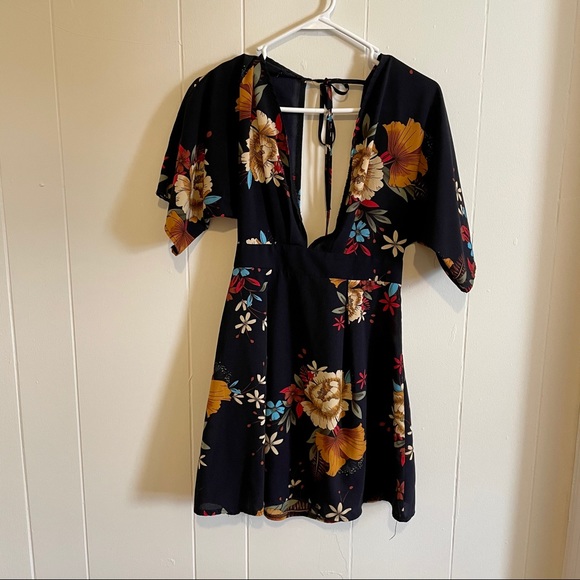 Deep v mini sundress - Picture 2 of 8